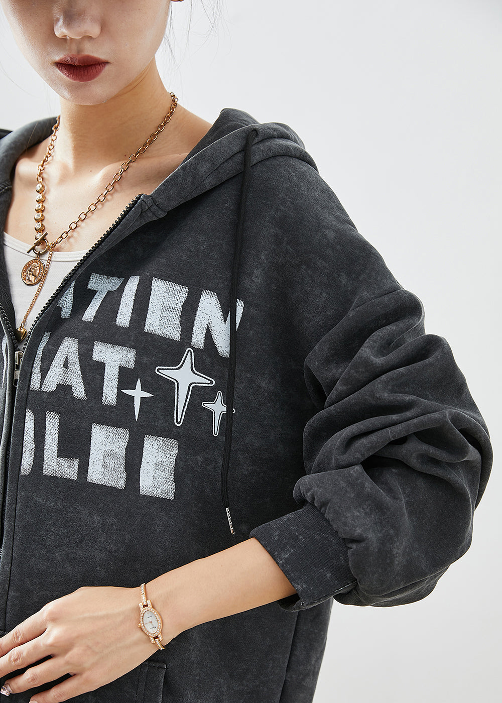 Drune | Schwarze Batik Buchstaben Druck Baumwollmäntel