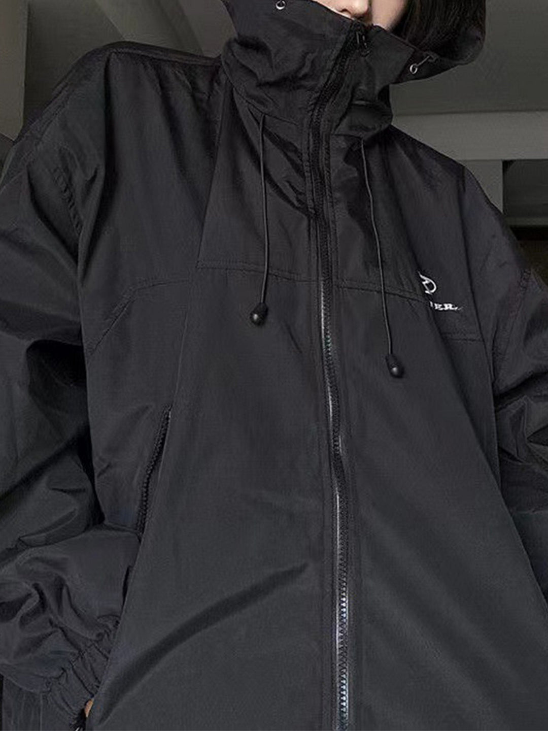 Drune | Retro schwarze wasserdichte Outdoor-Jacke mit Kapuze