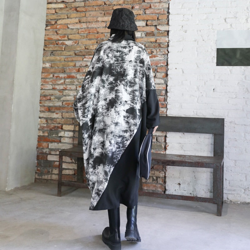 Drune | Wolkiger Nachthimmel Trenchcoat