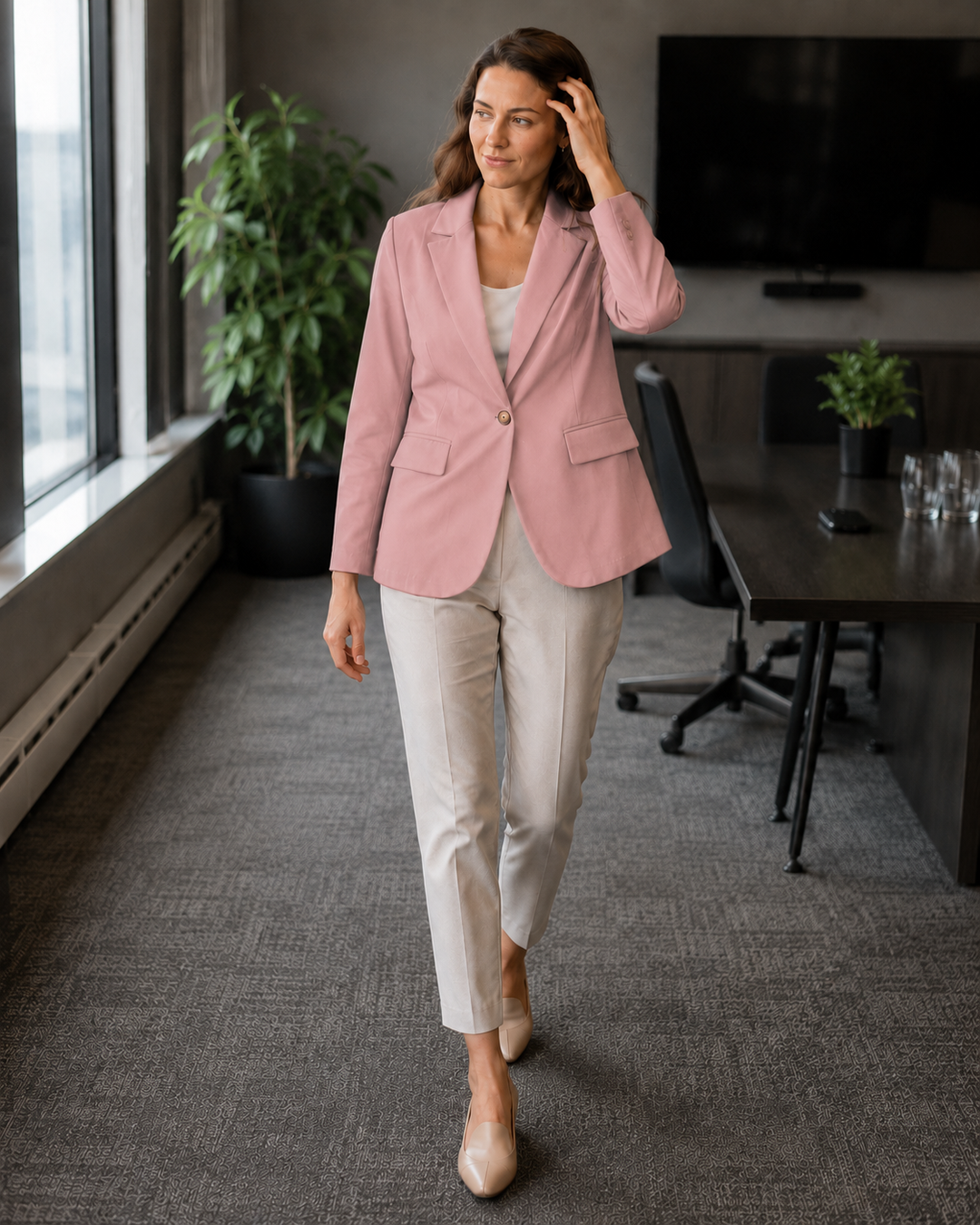 Damen modernes Blazer-Outfit mit elegantem Schnitt und klassischen Details Drune
