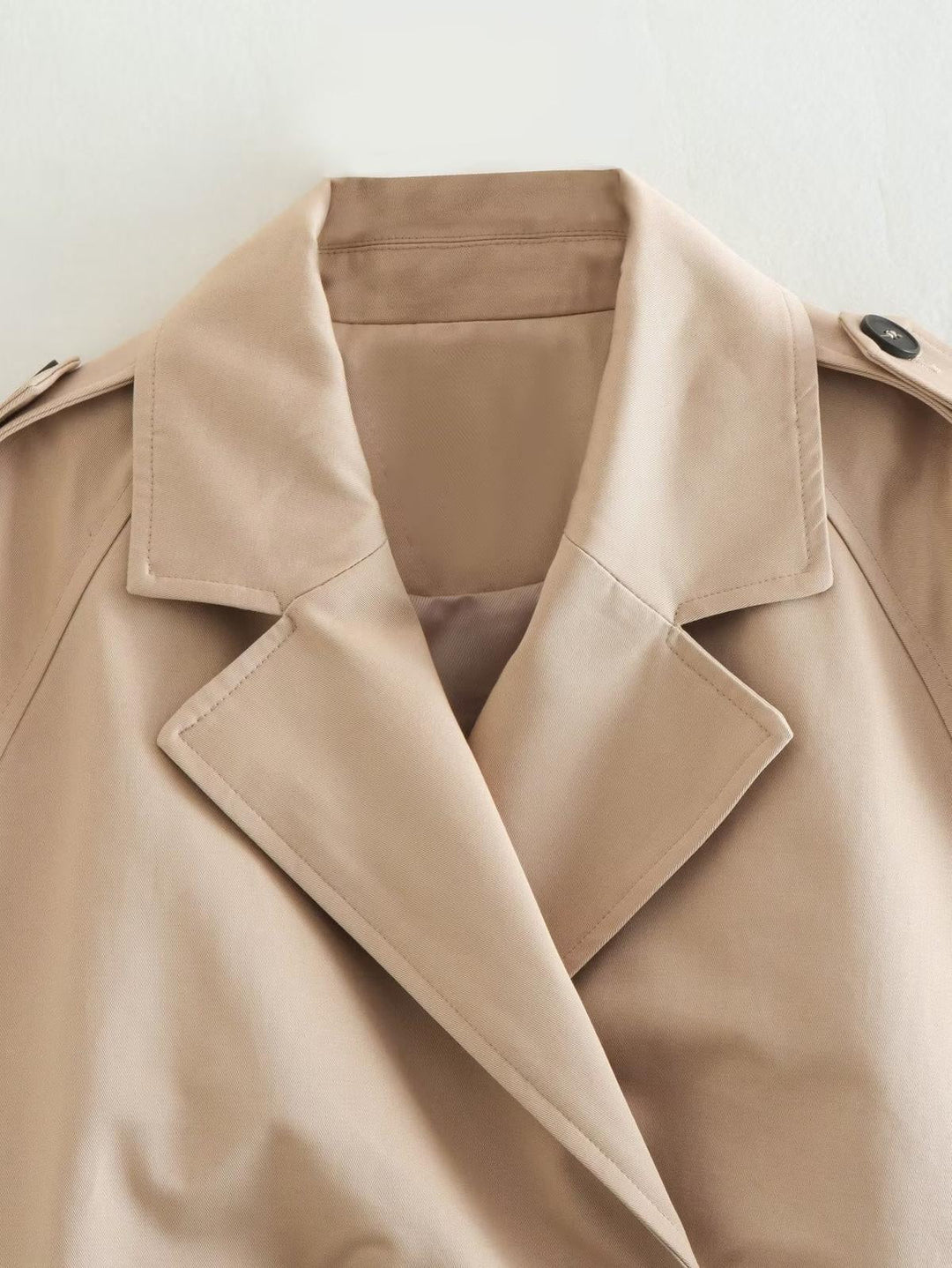 Drune | Klassische Beige Damenkurzjacke Für Alle Anlässe