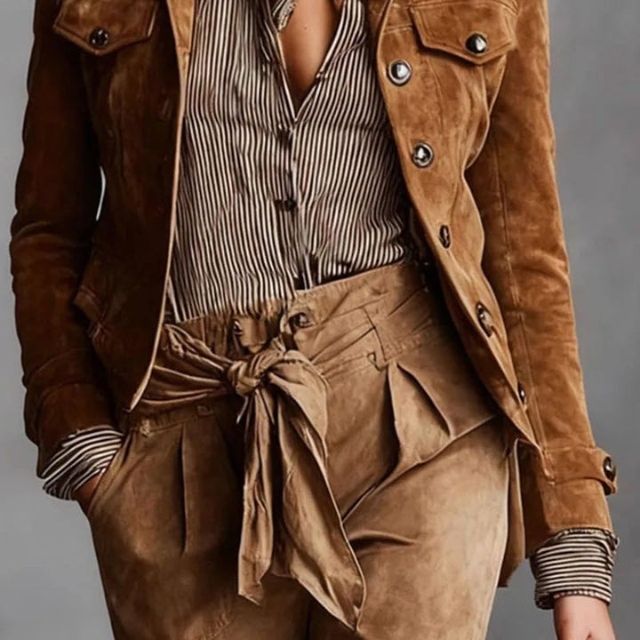 Drune | Wildleder Knopf-Jacke mit kurzem Schnitt