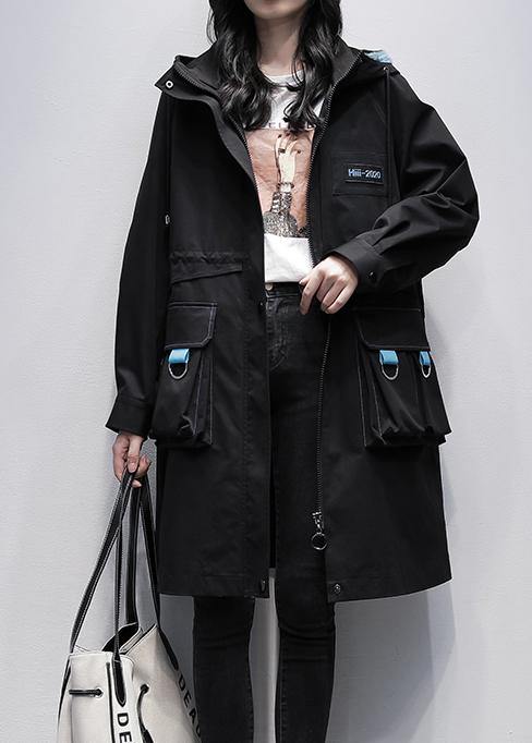 Drune | Kapuzenjacke mit Reißverschluss feine Oberbekleidung schwarz Buchstaben Midi Damenmäntel