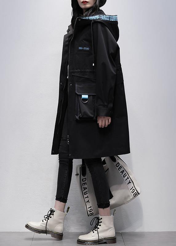 Drune | Kapuzenjacke mit Reißverschluss feine Oberbekleidung schwarz Buchstaben Midi Damenmäntel