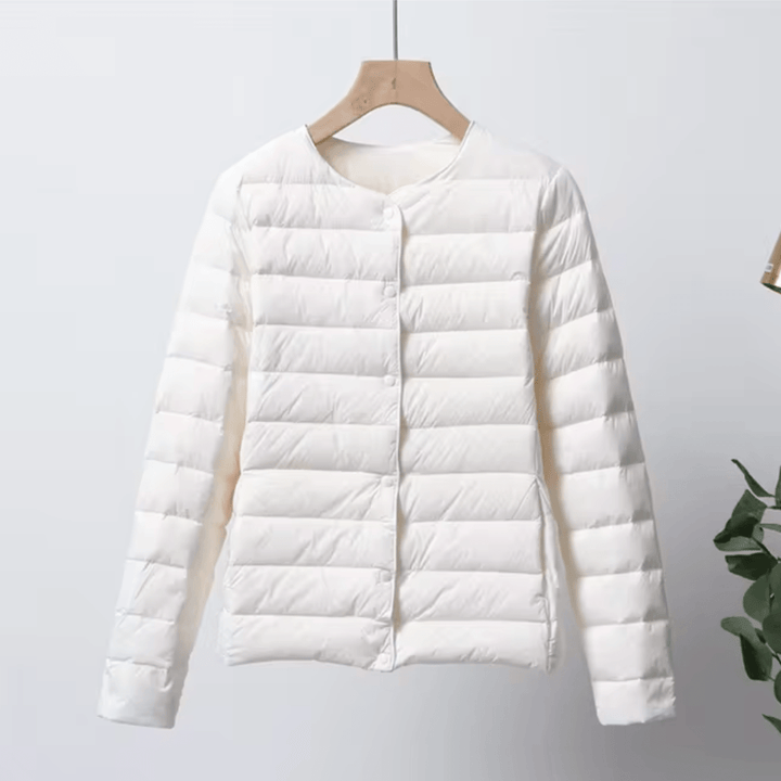 Drune | Kragenlose Slim Fit Daunenjacke mit Steppung