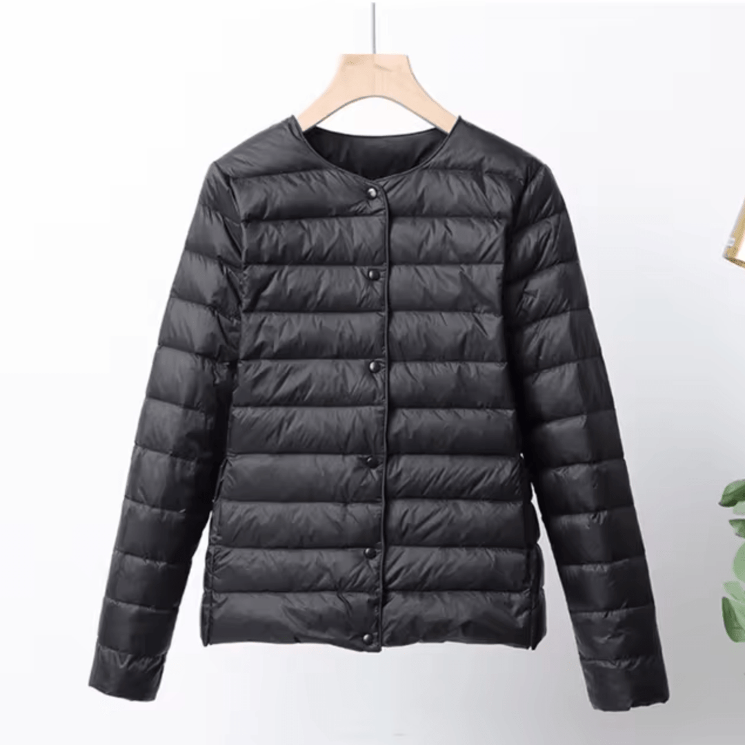 Drune | Kragenlose Slim Fit Daunenjacke mit Steppung