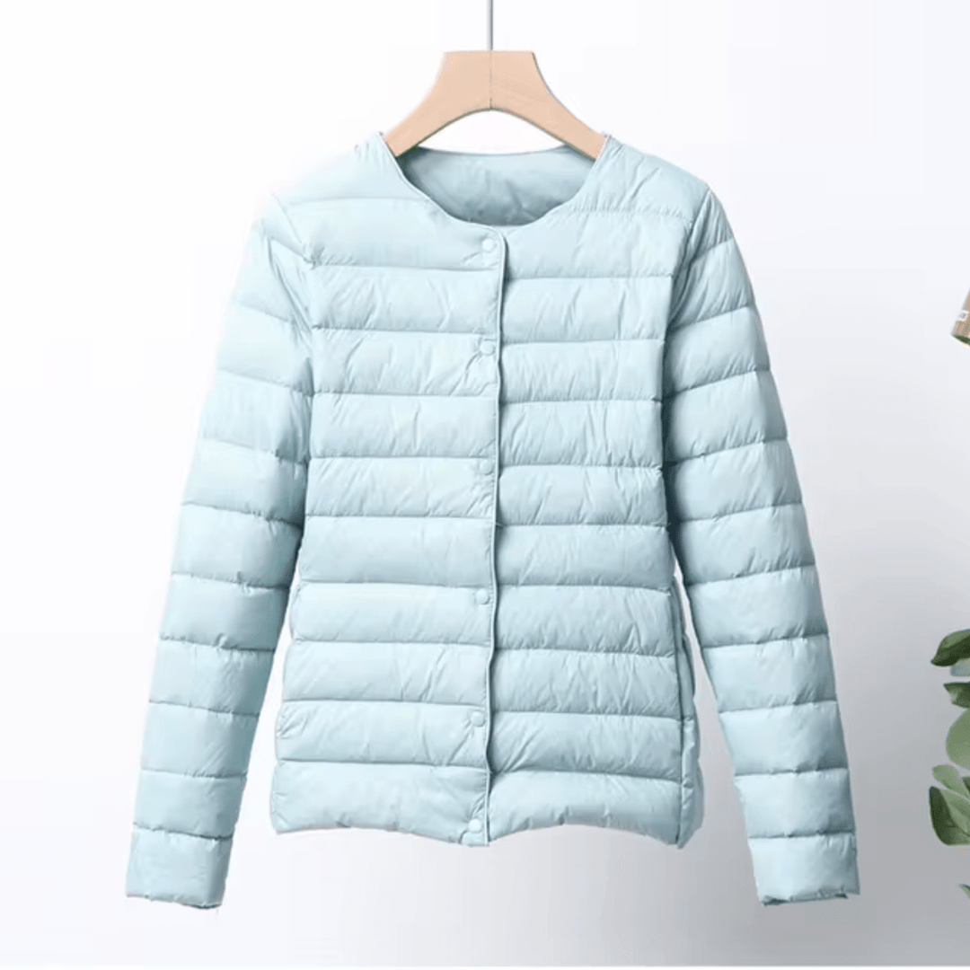 Drune | Kragenlose Slim Fit Daunenjacke mit Steppung