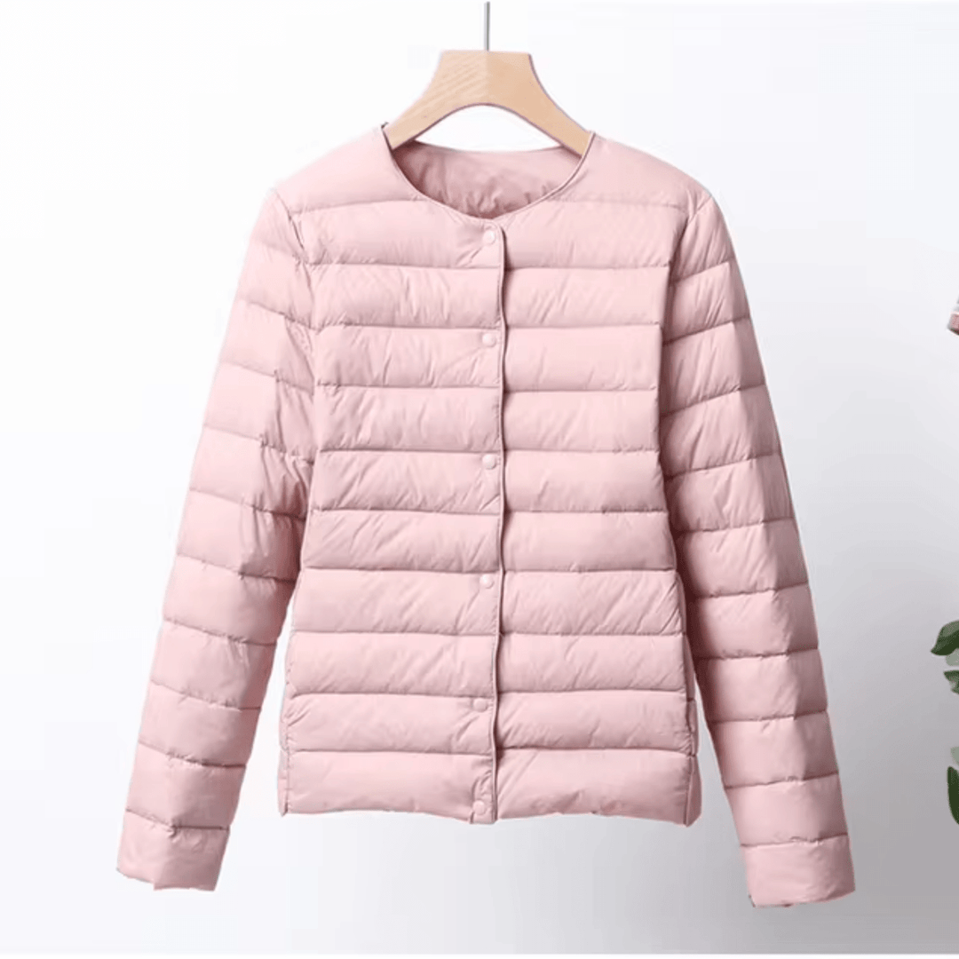 Drune | Kragenlose Slim Fit Daunenjacke mit Steppung