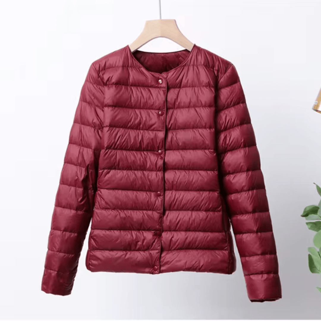 Drune | Kragenlose Slim Fit Daunenjacke mit Steppung
