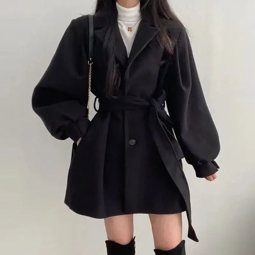 Drune | Kurzer Trenchcoat Mit Gürtel und Ballonärmeln