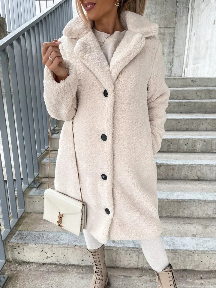 Drune | Lange Jacke, Teddylook mit Knöpfen