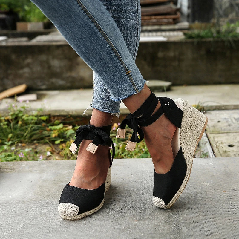 Damen-Sandalen mit hohem Absatz und Spitze