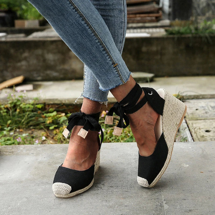 Damen-Sandalen mit hohem Absatz und Spitze