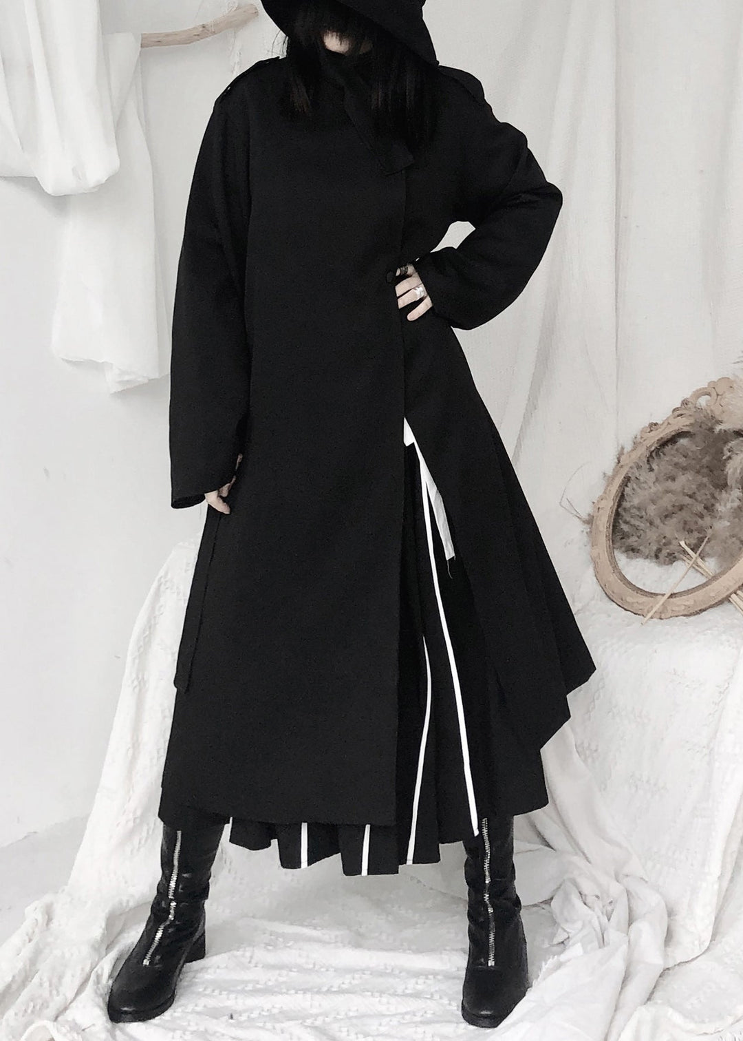 Drune | Schwarze Stehkragen Taillenbindung Knopf Trenchcoats Langarm