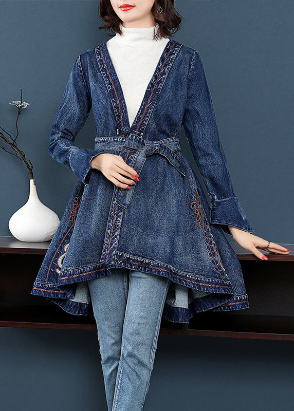 Drune | Blaue Low High Design V-Ausschnitt bestickte Baumwolle Denim Trenchcoats Langarm