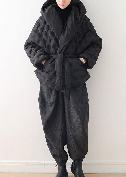 Drune | schwarzer Kurz-Gänsedaunenmantel oversize mit Kapuze Damenparka mit Kordelzug warme Jacken