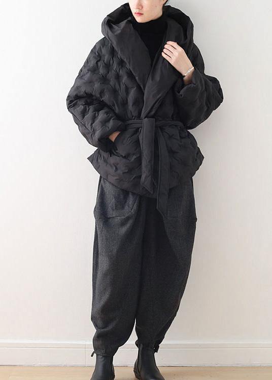 Drune | schwarzer Kurz-Gänsedaunenmantel oversize mit Kapuze Damenparka mit Kordelzug warme Jacken