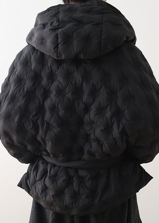 Drune | schwarzer Kurz-Gänsedaunenmantel oversize mit Kapuze Damenparka mit Kordelzug warme Jacken