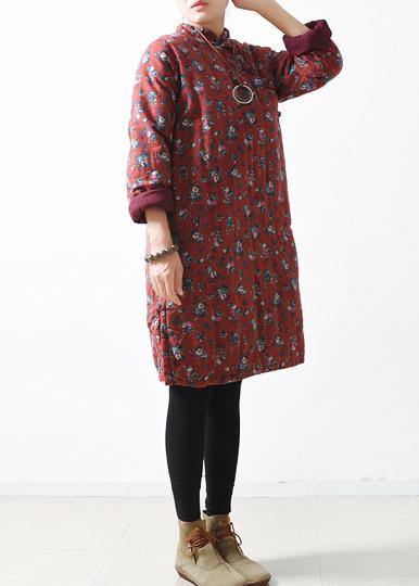 Drune | rotes lässiges Outfit oversized Winterjacke Stehkragen seitlich offene Mäntel