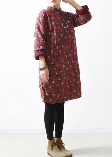 Drune | rotes lässiges Outfit oversized Winterjacke Stehkragen seitlich offene Mäntel