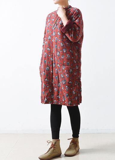 Drune | rotes lässiges Outfit oversized Winterjacke Stehkragen seitlich offene Mäntel