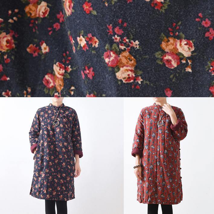 Drune | rotes lässiges Outfit oversized Winterjacke Stehkragen seitlich offene Mäntel