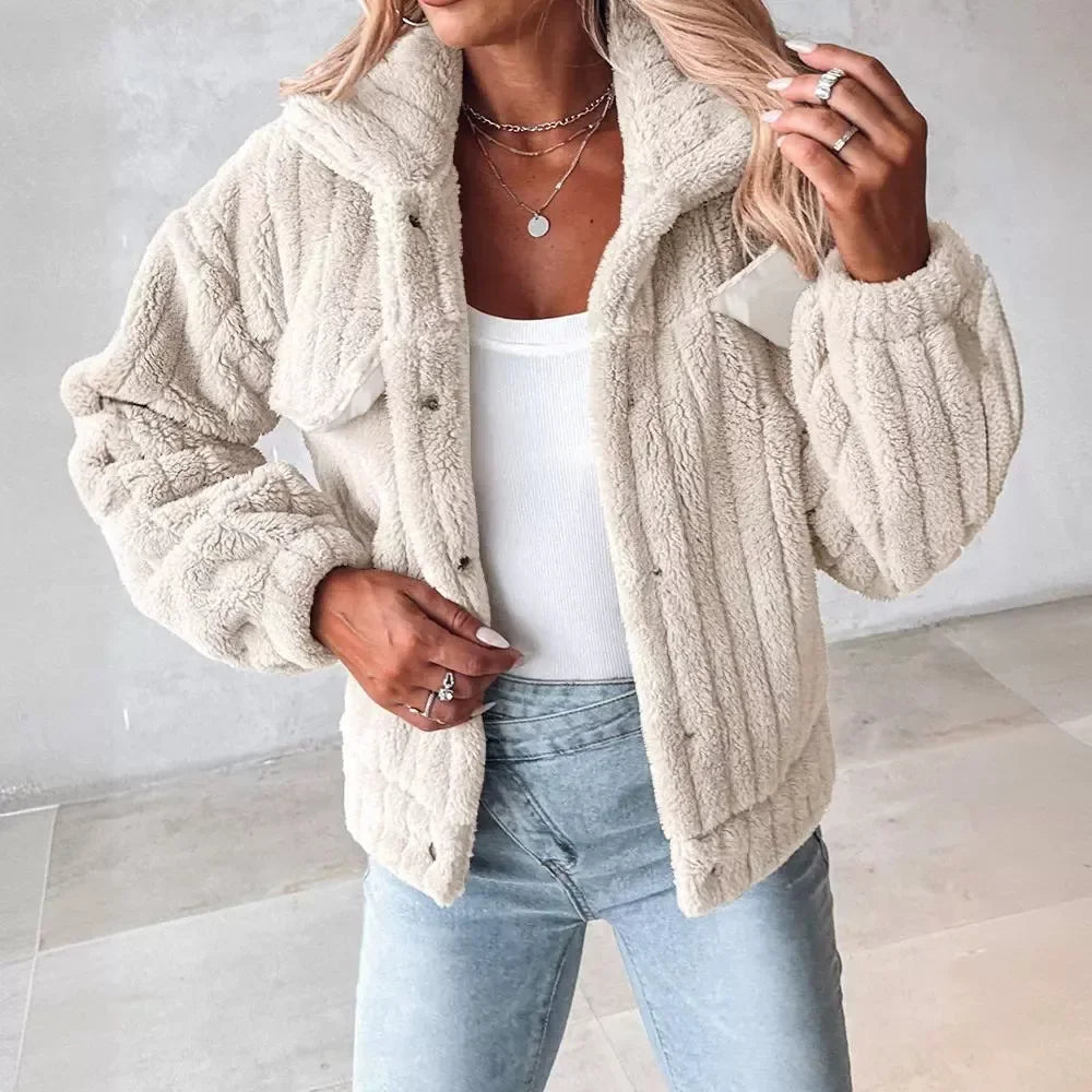 Drune | Damen Teddy Jacke mit Oversized Passform und Umklappkragen