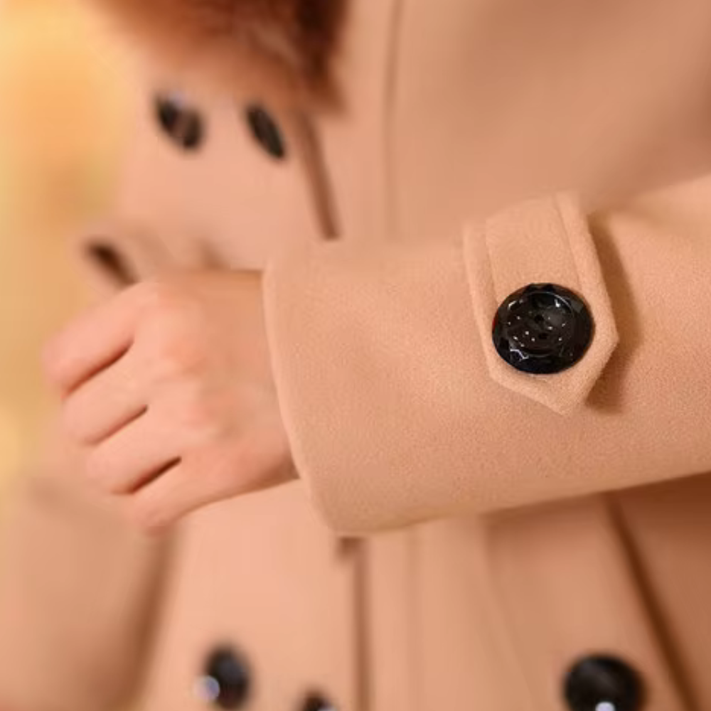 Drune | Doppelreiher Trenchcoat Wollmischung Taillierte Passform Kunstpelzkragen