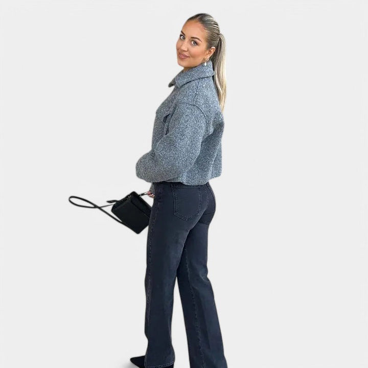 Drune | Schicke Damen Wolljacke mit Kurzer Passform und Taschendetails