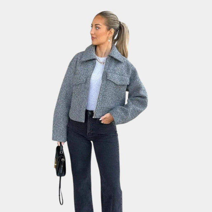 Drune | Schicke Damen Wolljacke mit Kurzer Passform und Taschendetails