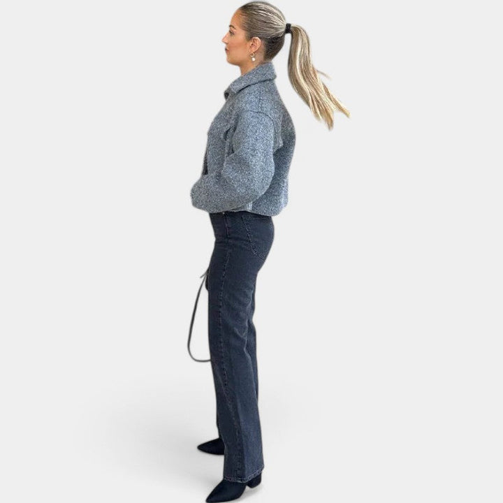 Drune | Schicke Damen Wolljacke mit Kurzer Passform und Taschendetails