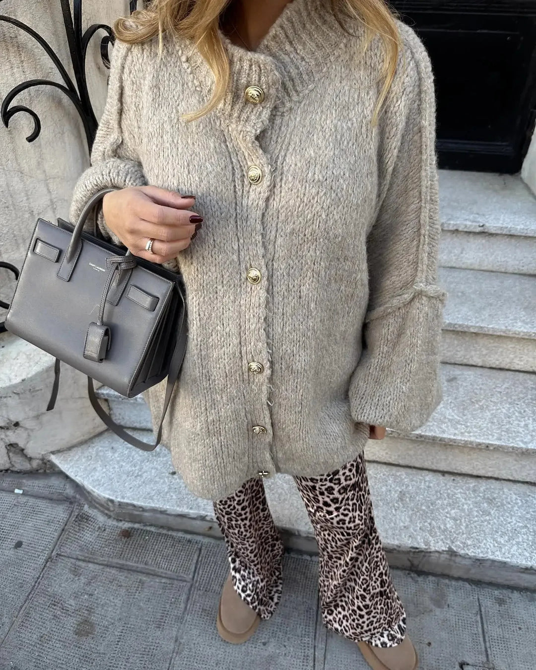 Drune | gestrickte Damen Strickjacke mit hohem Kragen und weitem Schnitt