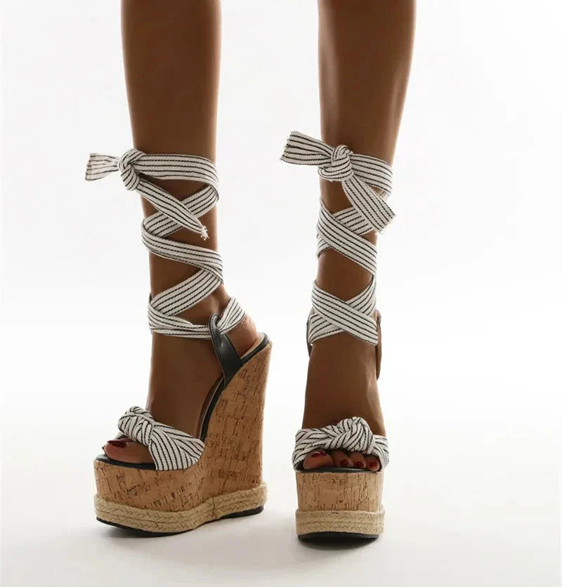 Drune | Verwickelte Lügen Pumpe Sandalen