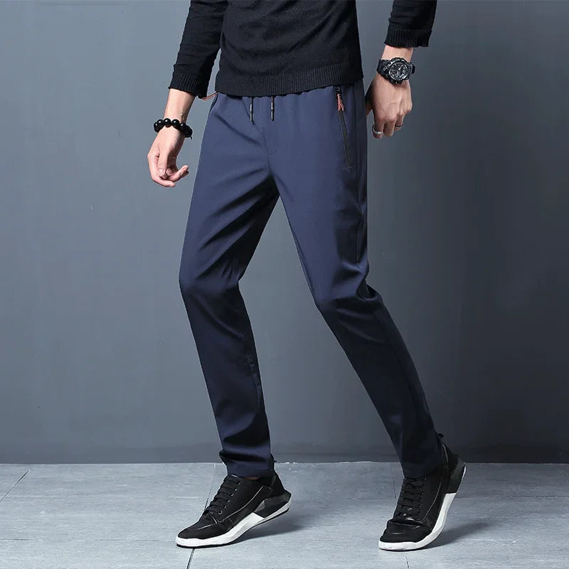 Drune | Jogginghose Slim Fit mit Elastischem Bund