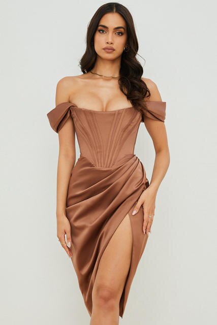 Drune - Knielanges, figurbetontes Abendkleid mit Trägern