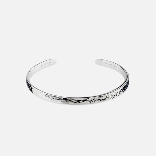 Drune | Schlankes Silberarmband Mit Gehämmertem Muster Für Herren