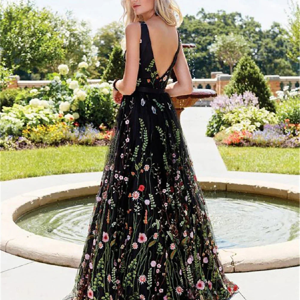 Drune | Elegantes Abendkleid mit Blumenstickerei