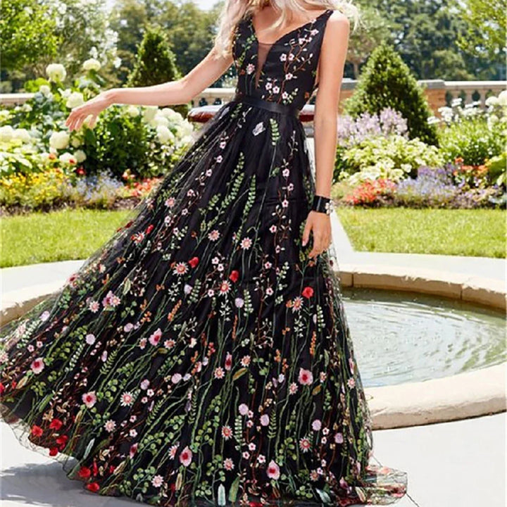 Drune | Elegantes Abendkleid mit Blumenstickerei
