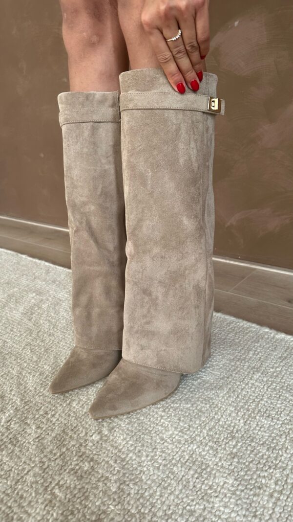 Drune | Stiefel - Wildleder - Knielang - Spitz - Blockabsatz - Elegante Passform
