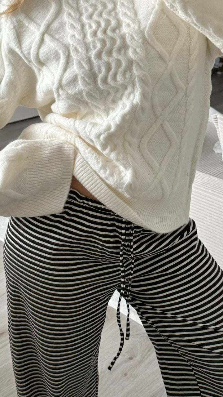 Drune | Coole Gestreifte Hose Für Einen Frischen Look