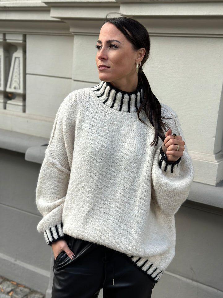 Drune | Strickpullover mit auffälligem Stehkragen