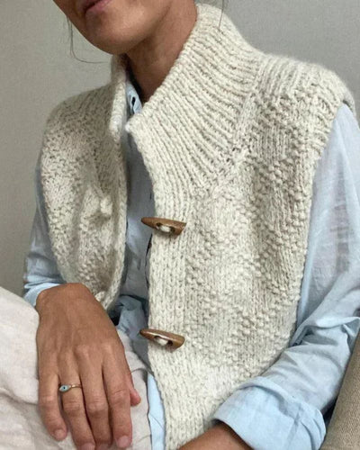 Drune | Strickweste mit Hohem Kragen Holzknöpfe Rustikal und Warm