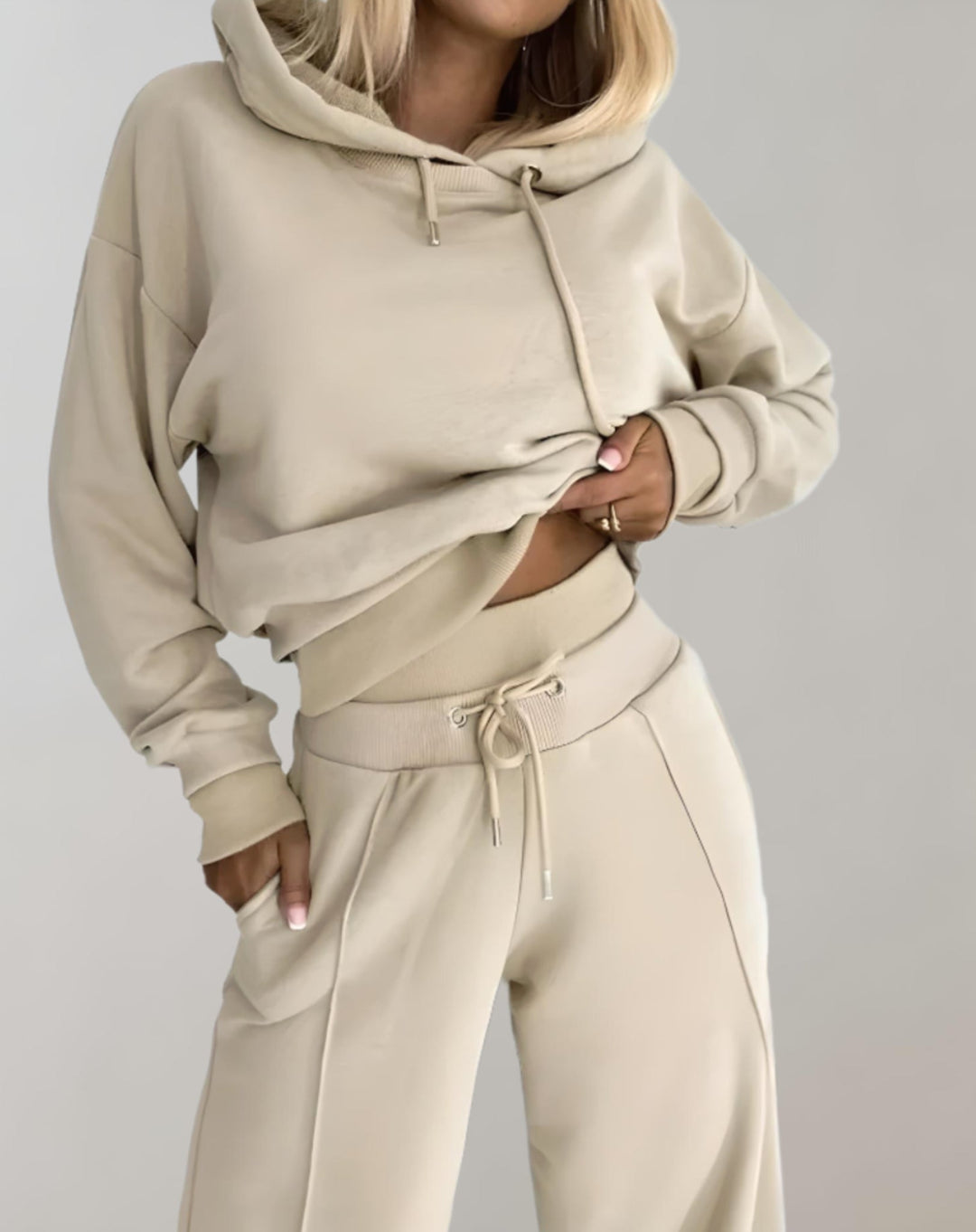 Drune | Delige Set von Einem Zweifarbigen Hoodie und Einer Hose mit Weitem Bein