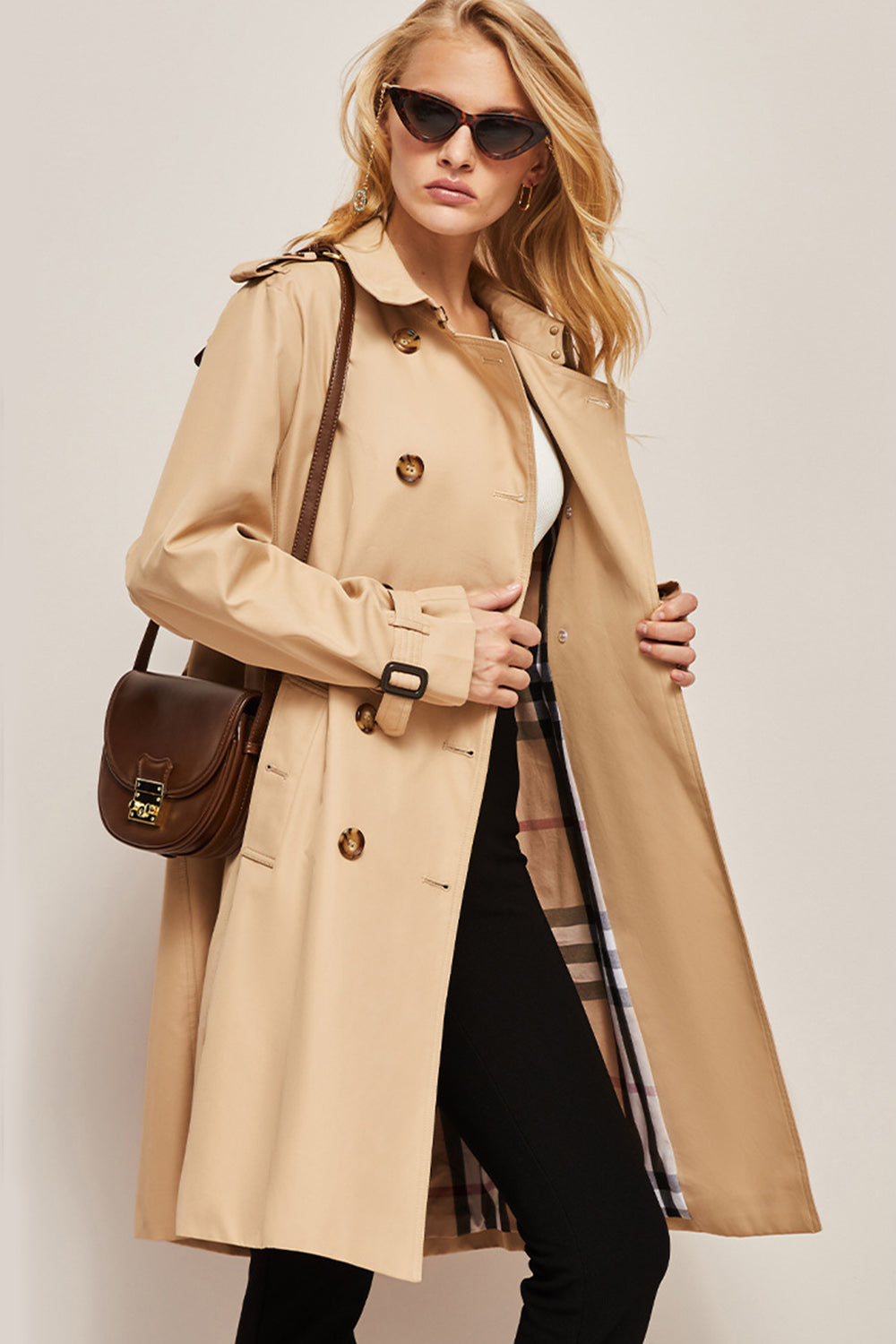 Drune | Damen Langer Slim Fit Trenchcoat mit Gürtel und Doppelreihigen Knöpfen