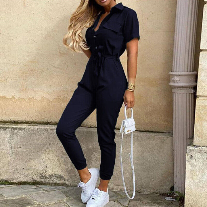 Drune | Jumpsuit mit Frisur Upgrade deine Sommergarderobe mit unserem stylischen Jumpsuit mit Frisur