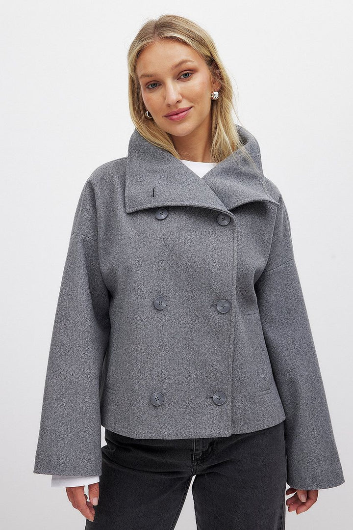 Drune | Damen Kurze Oversized Winterjacke mit Reverskragen und Doppelt Knopfrei