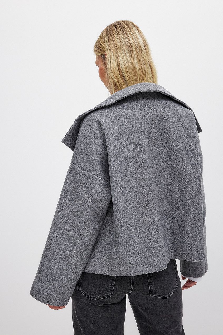 Drune | Damen Kurze Oversized Winterjacke mit Reverskragen und Doppelt Knopfrei