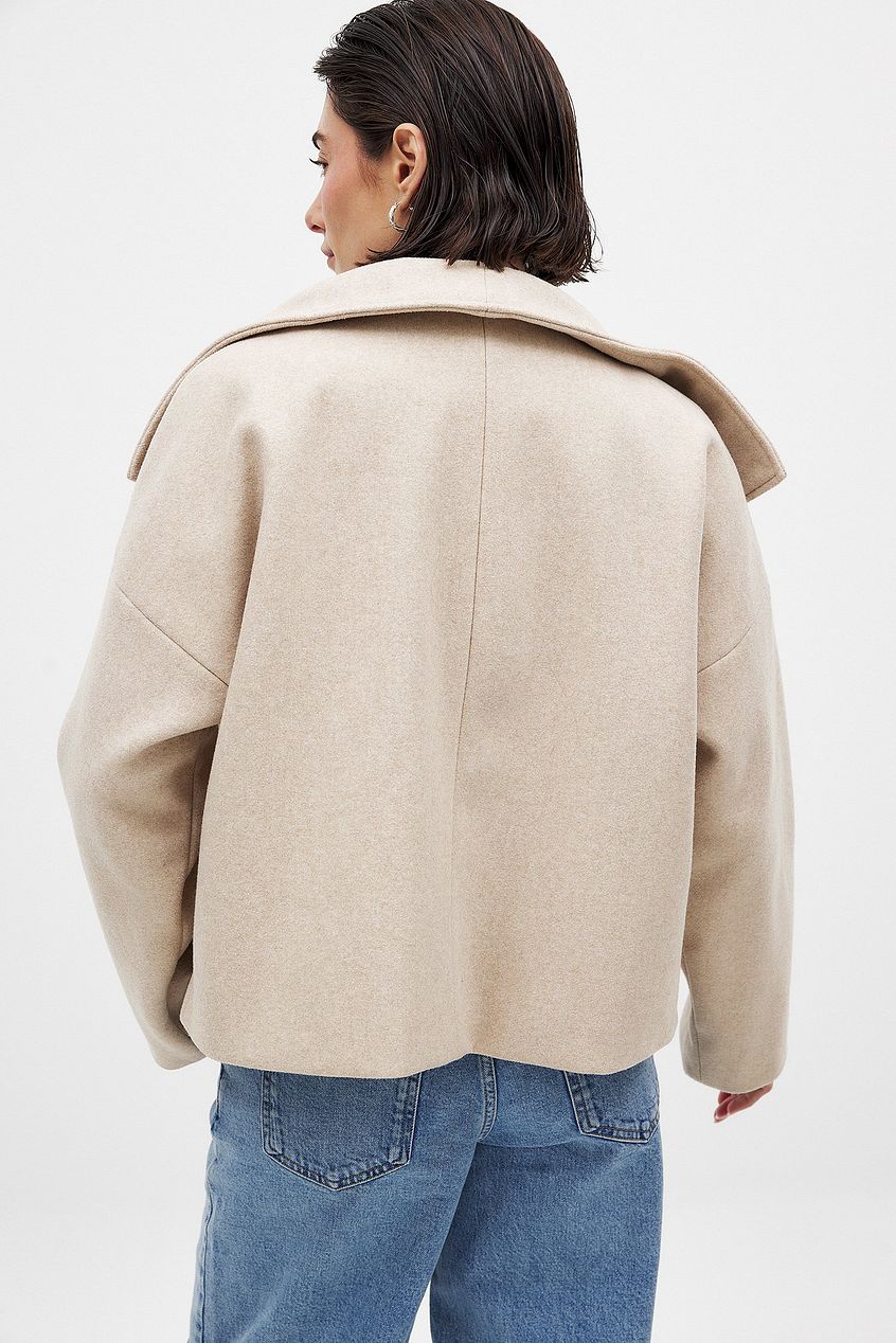 Drune | Damen Kurze Oversized Winterjacke mit Reverskragen und Doppelt Knopfrei