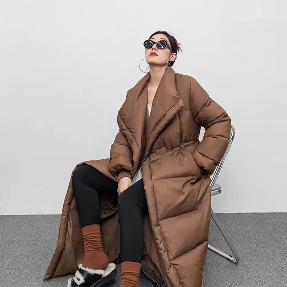Drune | Knie-lange Daunenjacke für Damen