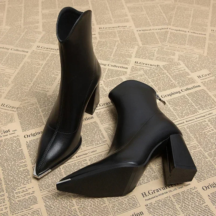 Drune | Damen Stylische Chelsea Boots mit Chromspitze